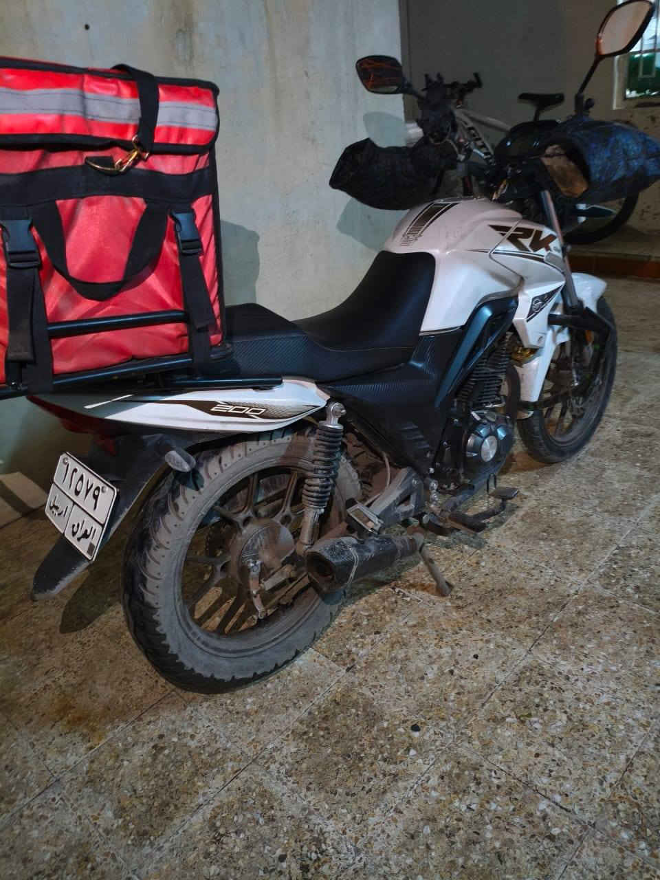 شباب ماطور RK للبيع
ماشي 11800 تقريبا
عليه كزوز كاربون تريد ارجع كزوزه القديم تريد اخلي نفسه انا ب خدمتك
الماطور ب اسمي شرط التحويل 
الماطور عليه منضومه زينون كامله
سعر الماطور 2400 وبي مجال
رقمي ***********
