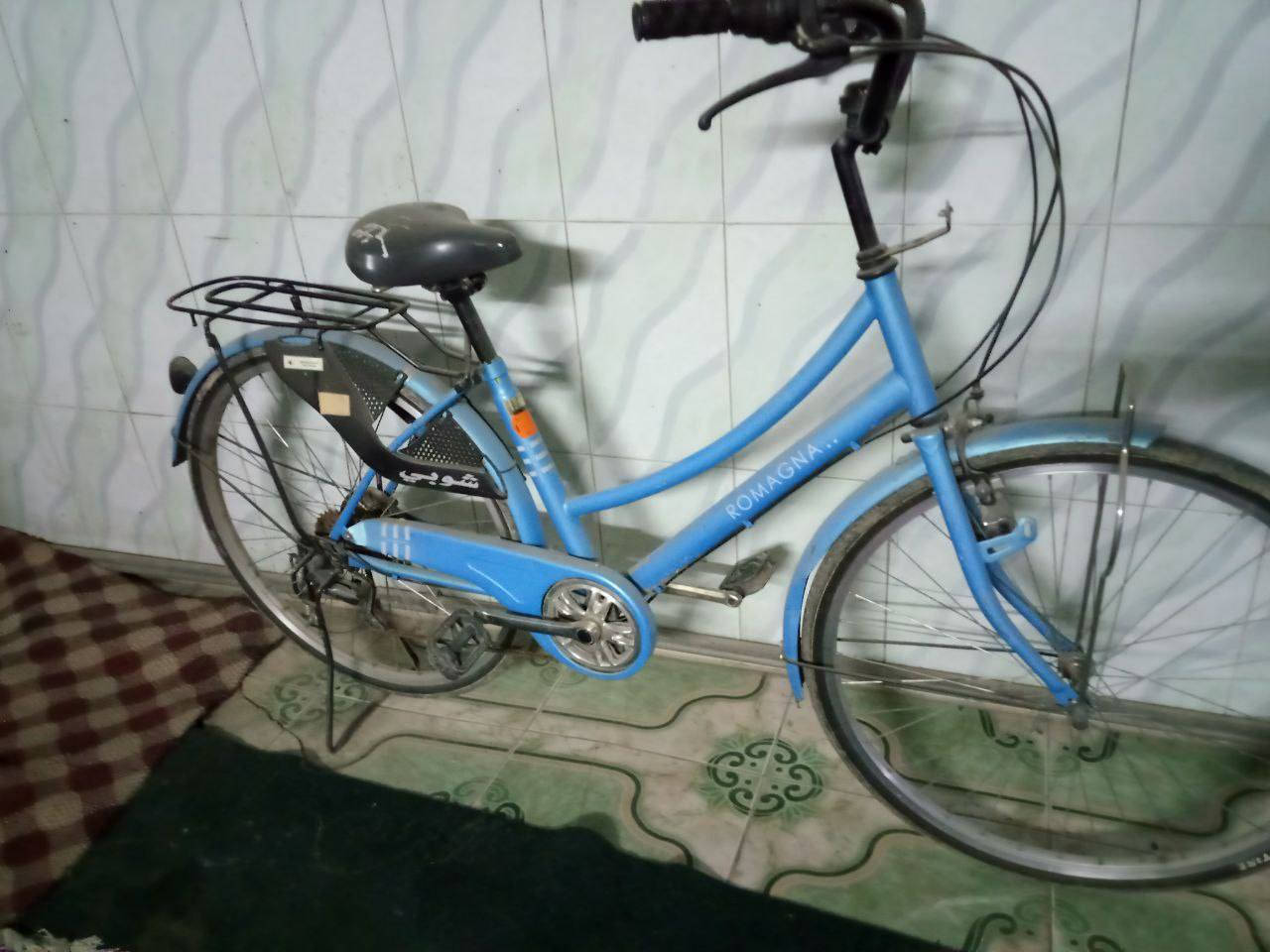 سلام عليكم للبيع بايسكل بناتي حجم 26 نظيف لون حلو سعره 100 
***********
