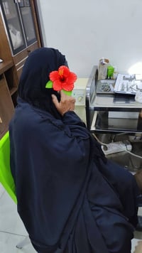 سماعة أذن • مساعدة إنسانية • تبرع • صدقة • أهل الخير • مساعدة مالية • ...