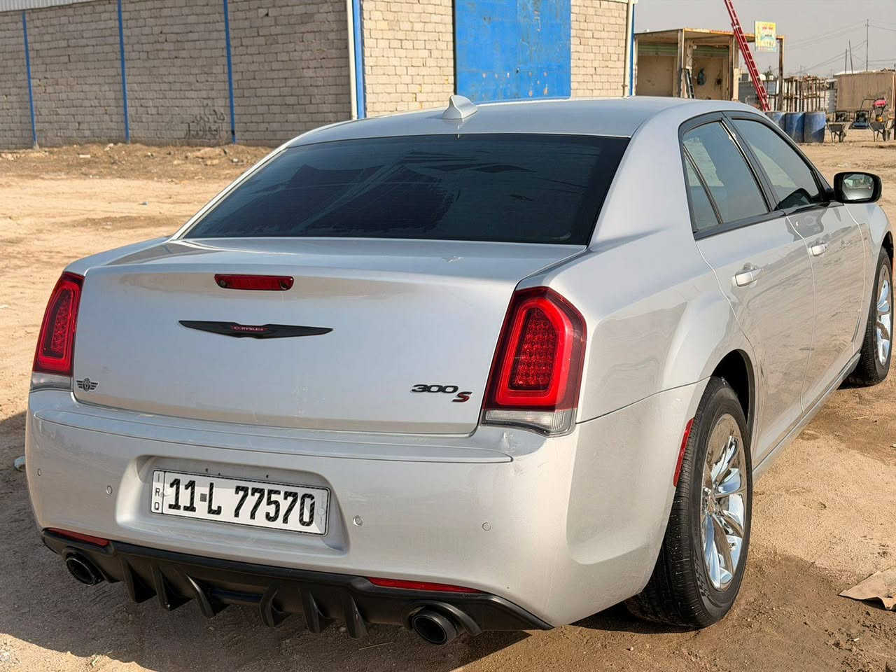 كرايسلر  300S امريكي 
مكفوله كلين تقرير تعمل وتسير 
لون سلفر بغداد بأسمي 
المسافة المقطوعة 40الف فقط وضع الوكالة
حجم المحرك 3600
السيارة كلين تايتل 
مواصفات السيارة:-
تاير شرط نكسن كوري جديد 
* نقطة عمياء . 
* حساسات امامية . 
* ويل قياس 18 أنج . 
* حساسات خلفية و اماميه.  . 
* شاشه كبيرة مع نظام ملاحة نفكيشن GPS .
* سستم صوت كامل مع دمام خلفي 
* كراسي جلد طبيعي شعار S
* مقاعد أمامية كهربائية عدد 2 .  . 
* مقاعد أمامية تبريد وتدفئة . 
* مقاعد خلفية تدفئة . 
* تشغيل عن بعد .  . 
* تدفئة ستيرن . 
* محدد سرعة .  . 
* كاميرا خلفية دوارة.
* مرايا رادار مع ترحيب متحسسة للاضاءة  
* دخول ذكي (بصمة) .
(السيارة رقم بغداد بأسمي)

مكان السيارة ذي قار 
رقم ‏‪0783 156 5636‬‏ ناصرية, ذي قار
