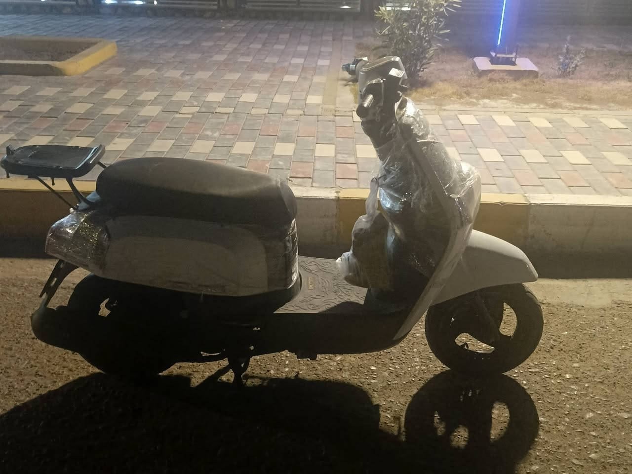 السلام عليكم بوليس نظيفه كلها ختم واحد ودراجه ما صار هوايه طالعه من الرمبه ب 700 وبيها مجال عنوان عماره. ***********
