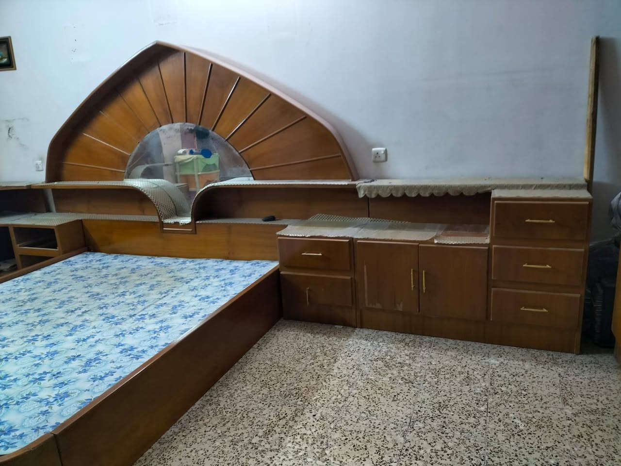 غرفة نوم صاج عراقي 11 قطعة للبيع
مكاني بغداد  حي الخضراء للتواصل ***********
