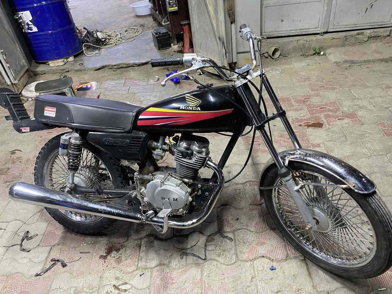 ماطور  HONDA للبيع وياله ثنين جديد ماشه ركبه جديد تايرات جدد 
بريكات كله جديد مكينه لا سوط ولا تبخير اي عيب مابي سعر ٣٤٠ بي مجال بسيط مكاني خانقين رقم ***********
