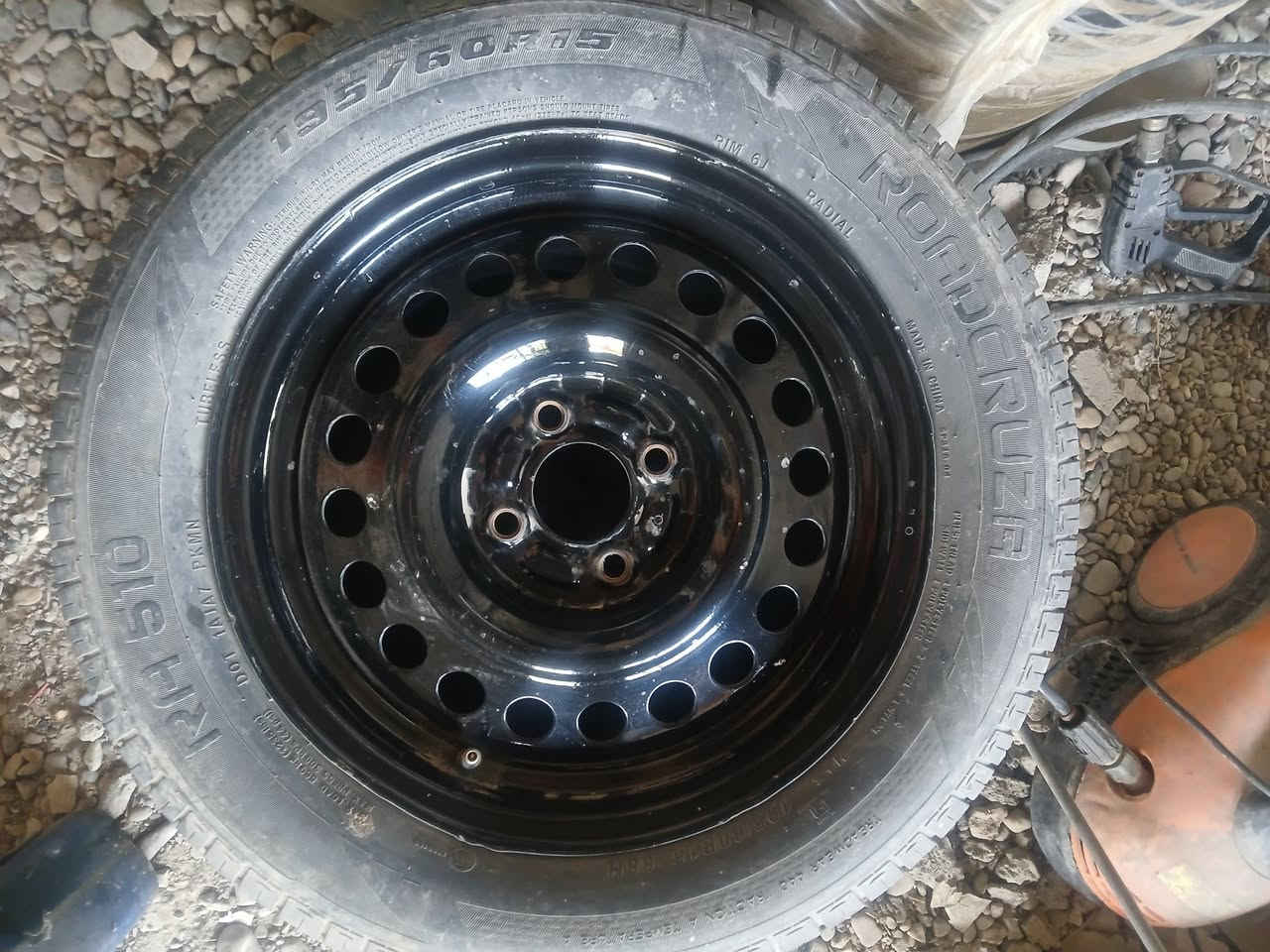 متاح زوج تاير حجم ١٤ وموجود ويل حجم ١٥ مكاني بغداد شراي يتفضل خاص
