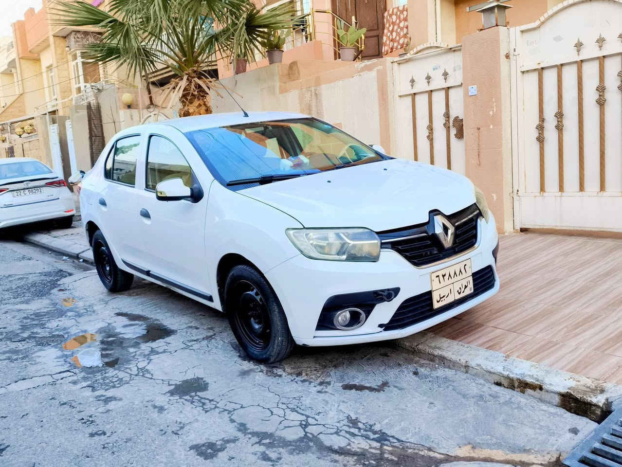 ڕینۆ سمبول 2018   تۆماتیک و بەنزین 
گێڕ و مەکینە و تەبرید بەشەرتە
تەحویل و غەڕامە بەشەرتە 
سەنەوی و ژینگەی نوێیە تا 9/2026 
پێنچ پارچەی  سبوغە و جەمپێکی پشتی هەیە 
260 هەزار غەڕامەی لەسەرە دەدرێتەوە بە کڕیار
ڕەقەم هەولێرە و لەشاری هەولێرە
سعر : 64 وەرەقە و معاملەیەکی کەم

***********
