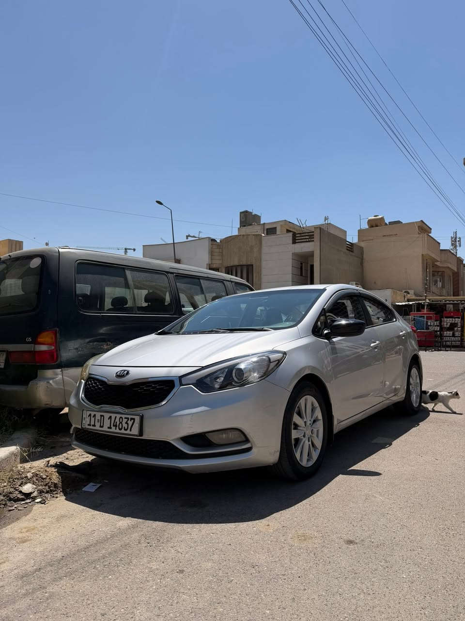 السلام عليكم
للبيع كيا سيراتو خليجي الشركة العامة 
محرك 1600cc 
السيارة موديل 2015 
ماشية 107 الف حقيقي 
استعمال شخصي 
يمي انطخ الدار مال الجاملغ الخلفي والباب الي بصفحة السايق ف انصبغن والجاملغ الثاني بي كلير بدون معجون اثر شخوط 
كير مكينة حدادية تخم تاير ولا كلوب مشتغل بدشبول داخلها لونين اسود ورصاصي تخم تاير جديد باسمي السيارة رقم بغداد تحويل ثاني يوم 
مكاني اليرموك خلف التفاح الاخضر 
*********** 
السعر 105 وبيها مجال
