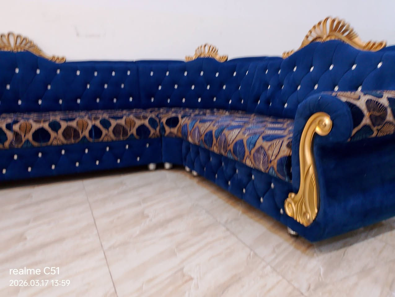 ديوان عراقي اخو الجيد  بسعر 350 معرض الملكة القوسيات الشارع العام ***********
