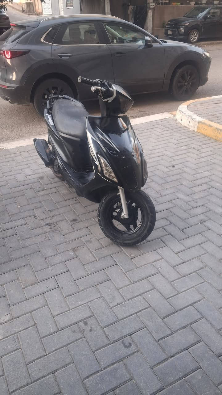 السلام عليكم 
دراجه TURBO
دراجه كامله من كلشي 
حجم المحرك150cc مكينه كبيره
 الدراجه بدون اي نقص  مكينه كلش ناعمه 
 تايرات جداد
قايش و كلاج  جداد 
 كفرات الدراجه مافيها اي  كسر 
 الشراي يتصل ويدلل 
***********
***********
