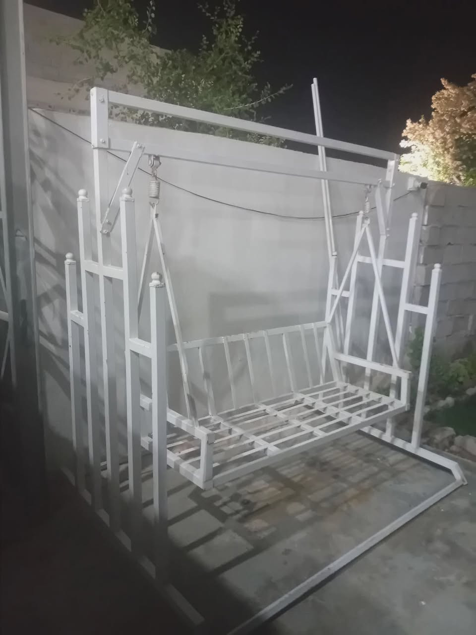 مرجوحة للبيع
***********
