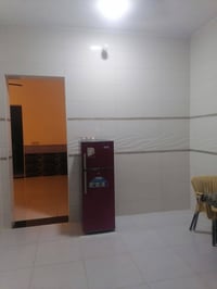 للبيع بيت المكان حي منصور نزلت ابوالمخضر المساحه 300 متر 2 غرف وصاله و...