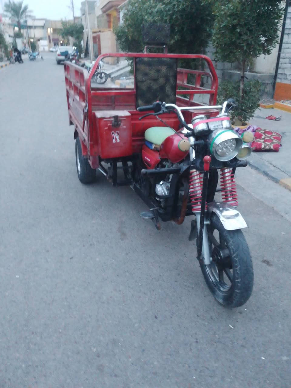 السلام عليكم ورحمة الله وبركاته ستوته لبيع مديل 21 محرك 23 مكفوله كفاله عامه بليته  بيها سعر مناسب اتصال على رقم ***********
