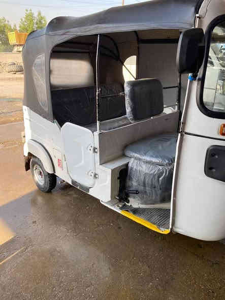 سلام عليكم تكتك البيع مديل21 حلوه وكامله بجهك الشغل مكينه لا تنقيص ولا تبخير  بيه بس لغد الأيسر مرشوش شي قليل مرقمه رقم وسنويه بسمي هزة جديدة داخله تحويل ثاني يوم السعر7/400 مكاني بغداد جسرديالى القديم رقمي ***********
