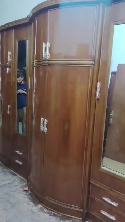 السلام عليكم غرفه للبيع جديده ***********
