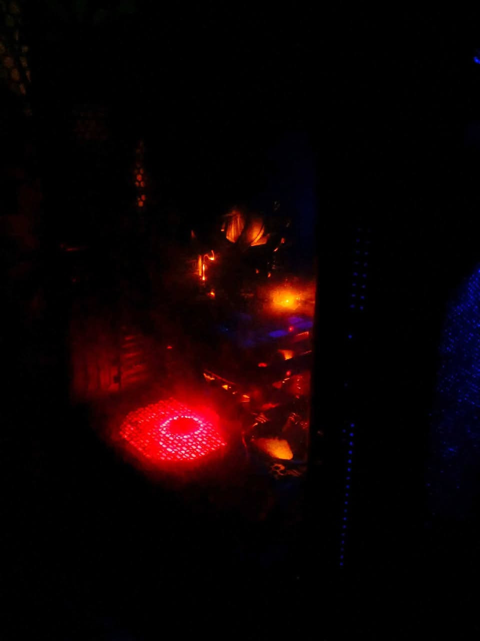 كيس للبيع ب375 الف وبيها مجال وهاي مواصفاته 
Case Full Tower RGB
Motherboard ASUS PRIME B360-PLUS
power supply Thermaltake smart RGB 550W
GPU GTX 1050 TI 4GB
RAM 8GB Lexar/Samsung
CPU intel core i5-8400
SSD 240GB
HDD 500GB


**إذا كنت صاحب هذا الإعلان وتريد حذفه لأي سبب، رجاءا أرسل رسالة إلى الدعم الفني**