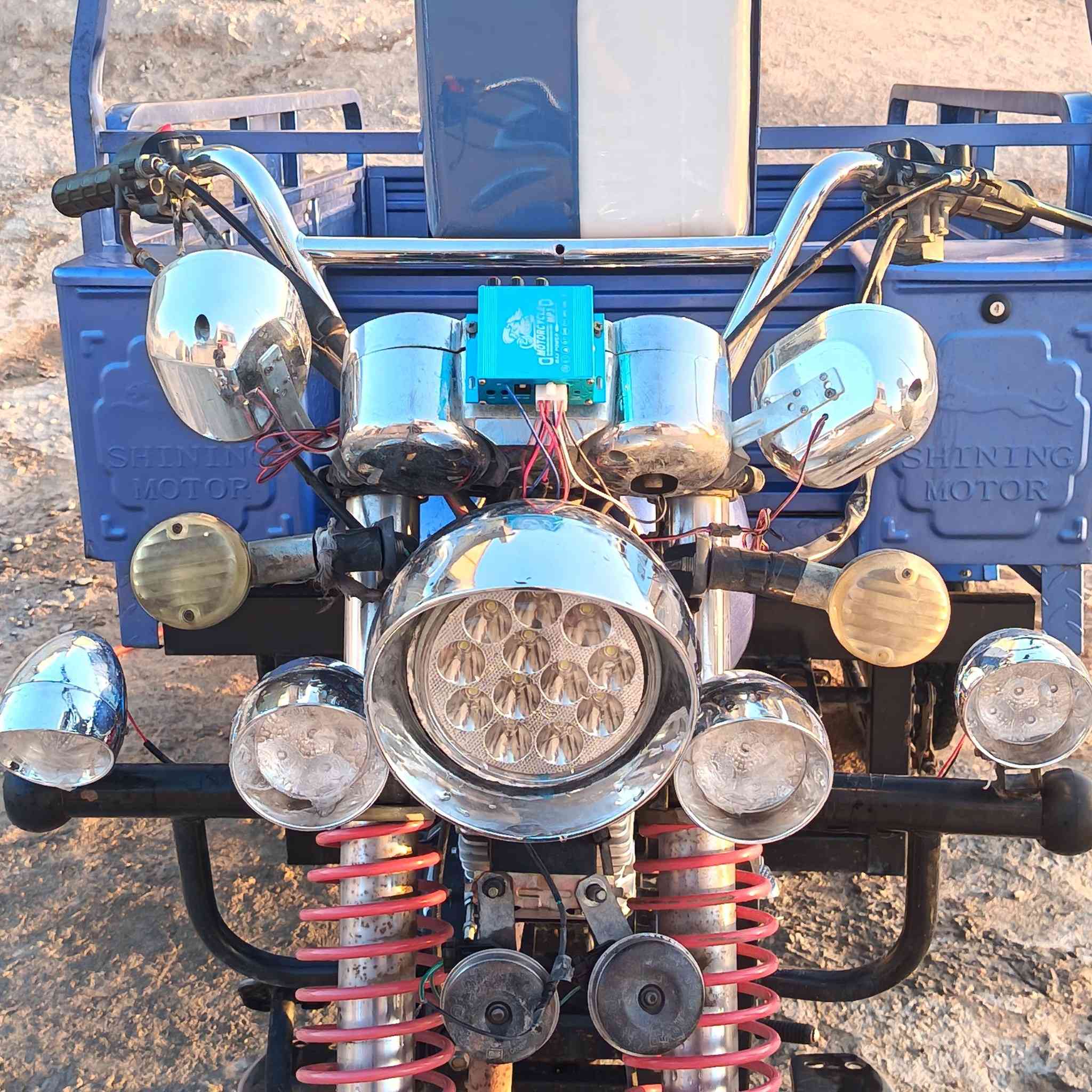 سلام عليكم نعيد نشر بسبب الوعود الكاذبه ستوته موديل 2023 مكفوله اوراق صولي بسمي كرهبيات شغاله عداد اتكتروني ستوته نضيفه مال جناي مثل بصوره
وكيله مجمع اليمام رضا سعره 2100 وبيه مجال الشراي مكاني نجف هاذ رقمي ***********
