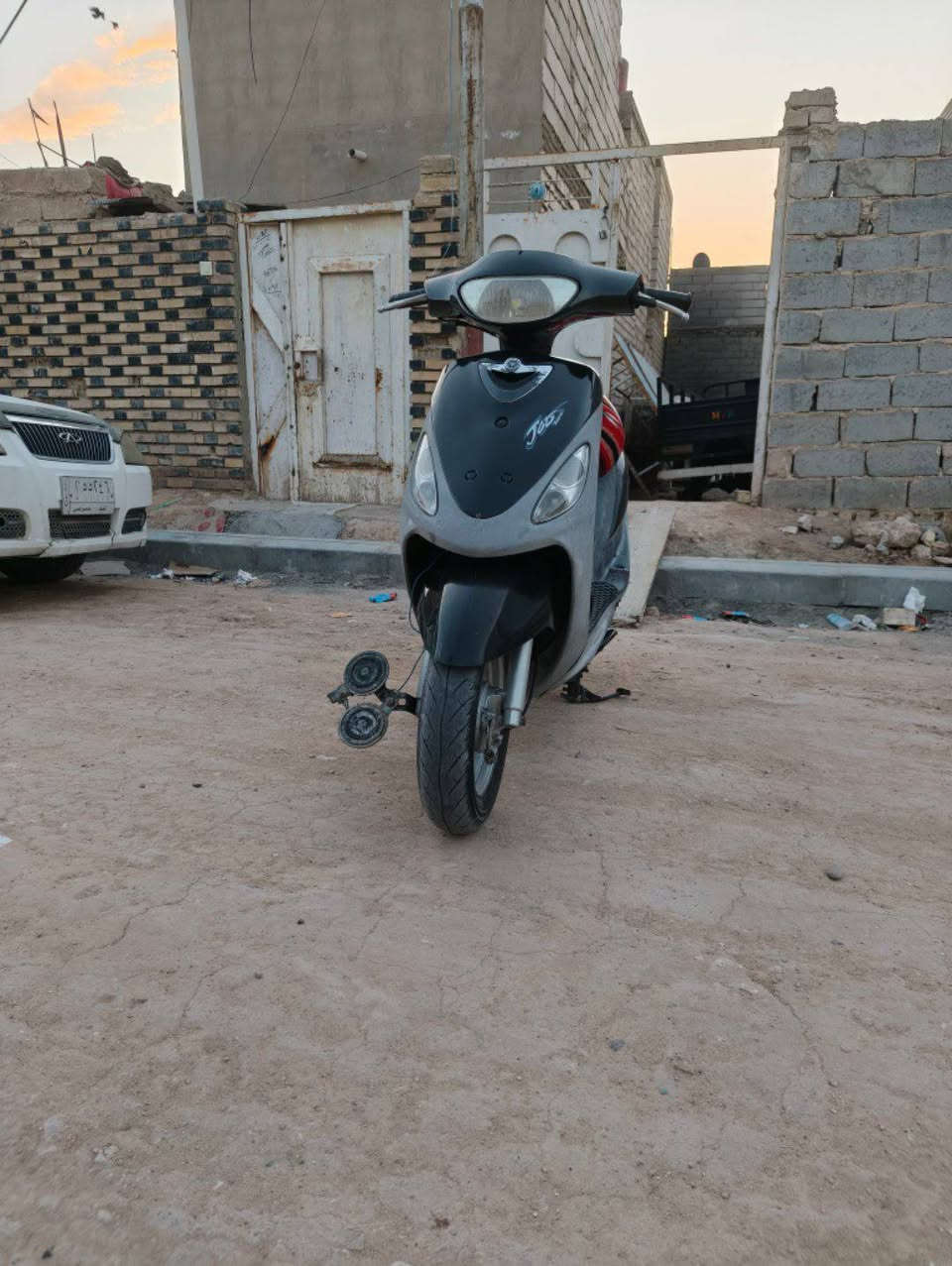 سلام عليكم  ماكس منغولي بلاديه دراجه حاويه برغي مامفتوح بيها كهربائيات كلها شغاله عالي وناصي اشاير يمنه ويسره سلف وهندر  المكان نجف ***********
