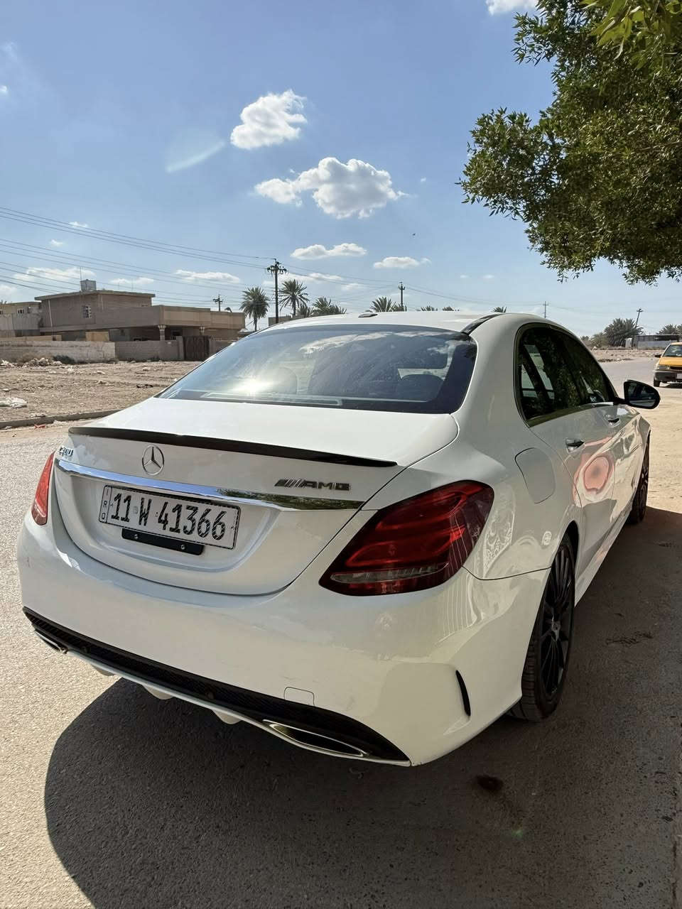 السلام عليكم
مارسدس 
C300
Model. 2018 
فول مواصفات 
فتحه
جلد مواصفات معروفه
(حادثه قطعتين بنيد وجاملغ مبدل نفس لون
بدون ايرباك
سعره ٢٣٥ ورقه سياره جديده
مكانه بغداد
للاستفسار 
*********** واتس
