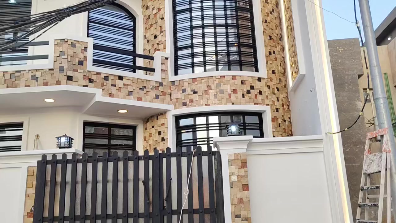 سلام عليكم كملت الواجه بصبغ أبيض
ورانيش من شركه بتك ***********
