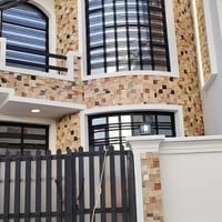 كملت الواجه بصبغ أبيض ورانيش من شركه بتك 07704789831