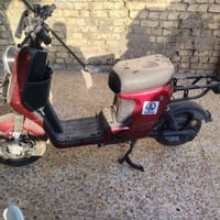 دراجه شحن ٥ بطاريات كل وحده ٢٢ امبير نضيفه مناقصها شي سعرها ٤٠٠ مجال ب...