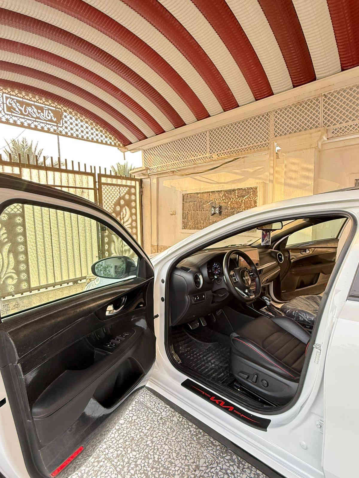 اللهم صل على محمد وآل محمد 🤍
سلام عليكم سيارة للبيع (فقط )✅
كيا فورتي ((2024 GT)) 
رقم بغداد السيارة بسمي مشروع وطني 
تحويل ثاني يوم 🤍
ماشية : 31 ميللل 
سيارة فول مواصفات ✅
احلة من الصور ✅
مواصفات 👇👇👇
محرك 1600 توربو 
حادث السيارة موضح بل صور ✅
مواصفات 👇👇
فتحة ✅
بصمة ✅
اشاره ترحيب🤍
تبريد قطعتين 🥶
كشنات جلد ✅
شاشة كبيرة 🖥️
الشاشة مبرمجة 2 ورقتين 
كشنات تتفئة + تبريد 🙂
كشنات كهربائية 🔋
تحديد مسار 🛤️
صندوق ذكي 🤓
تخم تاير جديد + السبير مال الشركة ما نازل 👑 
مكينة جديدة 🆕
البطاين مغلفة PPF اصلي 5 أوراق 💵
السايد بريك( كهربائي )🤍
وبعد هوايي مواصفات …… ✅
 مال جناييي 
السعر المطلوب ((:165)) ورقة 💵بيها مجال بسيط
الله شاهد احلة وانضف من الصور ✅ 
عنواني: بغداد 
الاستفسار اكثرر 🤍
* غير متواجد فيس   فقط هاتف 📞 + واتساب 
رقم الهاتف :‭ ***********
