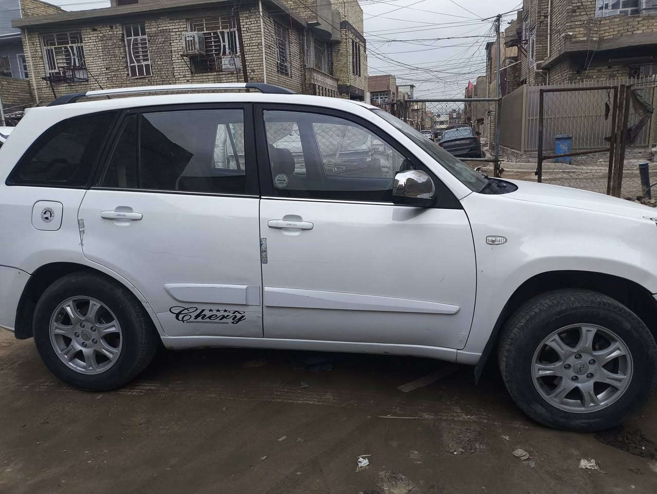 السلام عليكم
تيكو 2014 للبيع 
مكينه 2000 نظيفة كير ميكانيكي المرغوب 
السيارة نظيفة مال بيت 
رقم بغداد الانكليزي تحويل ثاني يوم ماشية 97 كم . تبريد خير من الله . صدر امامي خلفي نظيف . شاشة  تحكمات ستيرن فتحة . مكاني بغداد الشعب شارع عدن . السعررر 59 وبيها مجال 
رقم الهاتف ***********
رقم هاتف ***********
