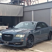 ٣٠٠ V6 • ٢٠١٤ • بدون رقم