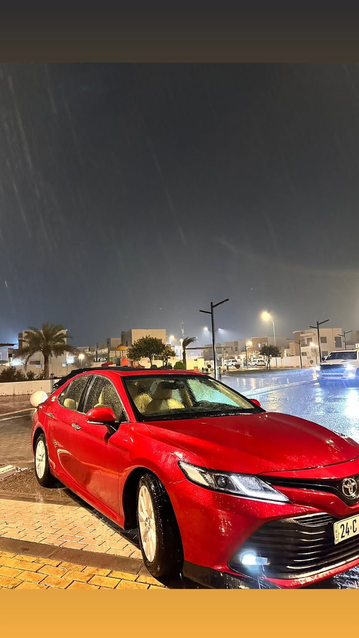 السلام عليكم …
للبيع كامري 2018
خليجي GLE وكالة ساز 
فول مواصفات 
فتحة سقف 
بصمة +دخول ذكي 
اشاير بالمري +مري شفط 
حساسات كاملة امامي خلفي 
كامرة خلفية محدده
زينون LED بلادي 
بردة خلفية ع بك تنزل ع دي تصعد بلادي 
داخل ملكي لونين +صاج 
شعار تيوتا ع دواسات 3الوان 
هندبريك بصمة اوتو 
تحكمات ستيرن كامله 
انارة داخلية 3 الاوان 
تبريد قطعتين 
زينون عالي ناصي +ضبابي +بلوجكترات بلادي 
كير محرك بشرط بلادي ممفتوح 
جامات 4كامل اوتو 
ماشية 180 الف كيلو او 111الف مايل 
عليها تخم تاير جديد 
صدرها كله جديد 
هزة وسنوية جديدة
شمالية رقم دهوك 
سيارة كلين تايتل بدون صبغ غير بارد بيها بسيط على كد شبر بالهلال جوة قبق البنازين كلش بسيط 

5ويل كروم بلادي 
باقي المواصفات معروفة
السعر 197 بيها مجال
 د.علي ***********
