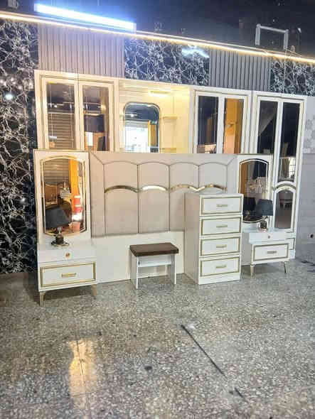 غرفة نوم مستعملة🇹🇷
موديله حديث 💥
 نضافة90 ٪💯
عدد القطع / 8 
نضام / أبواب 💢

شد ونقل داخل بغداد مجاني🚛
يوجود توصيل محافضات 🚛
***********
