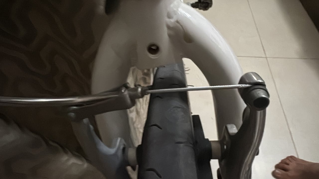 ✦ السلام عليكم ورحمة الله وبركاته ✦

🚴‍♂️ دراجة Louis Garneau Chasse للبيع – ٣٣٠,٠٠٠ دينار

• إطار ألمنيوم خفيف وقوي
• مبدل خلفي Shimano Altus RD-M2000
• عجلات Mavic Cosmic الأصلية (خفيفة وسريعة، أداء عالي)
• براكيت 1/8

الدراجة نظيفة ومجهزة بقطع أصلية وترقيات قيمة، مناسبة للشارع والمدينة وتخلي الركوب سلس وسريع.
📌 السعر المطلوب: ٣٣٠ ألف دينار ثابت ومناسب مقارنة بالمواصفات.


**إذا كنت صاحب هذا الإعلان وتريد حذفه لأي سبب، رجاءا أرسل رسالة إلى الدعم الفني**