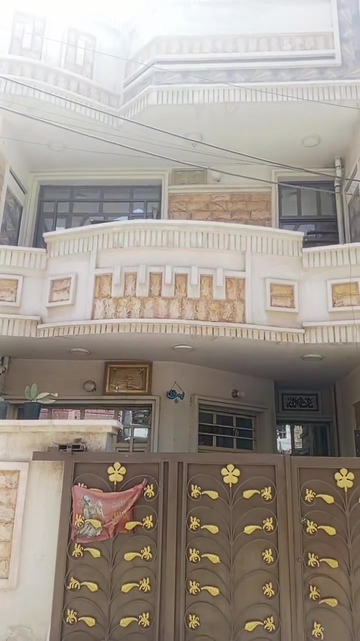 دار للبيع 100 م طابو زراعي شارع أحمد الوائلي موقع جيد طابق ونص لاستفسار ***********
