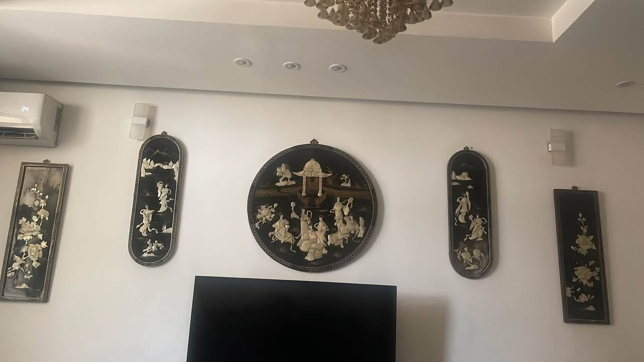 ثريات كريستال إيطالي زوج مع 3 براكيتات كاملات بدون نقص اريدهم ب 300 وقابل للتفاوض ***********
