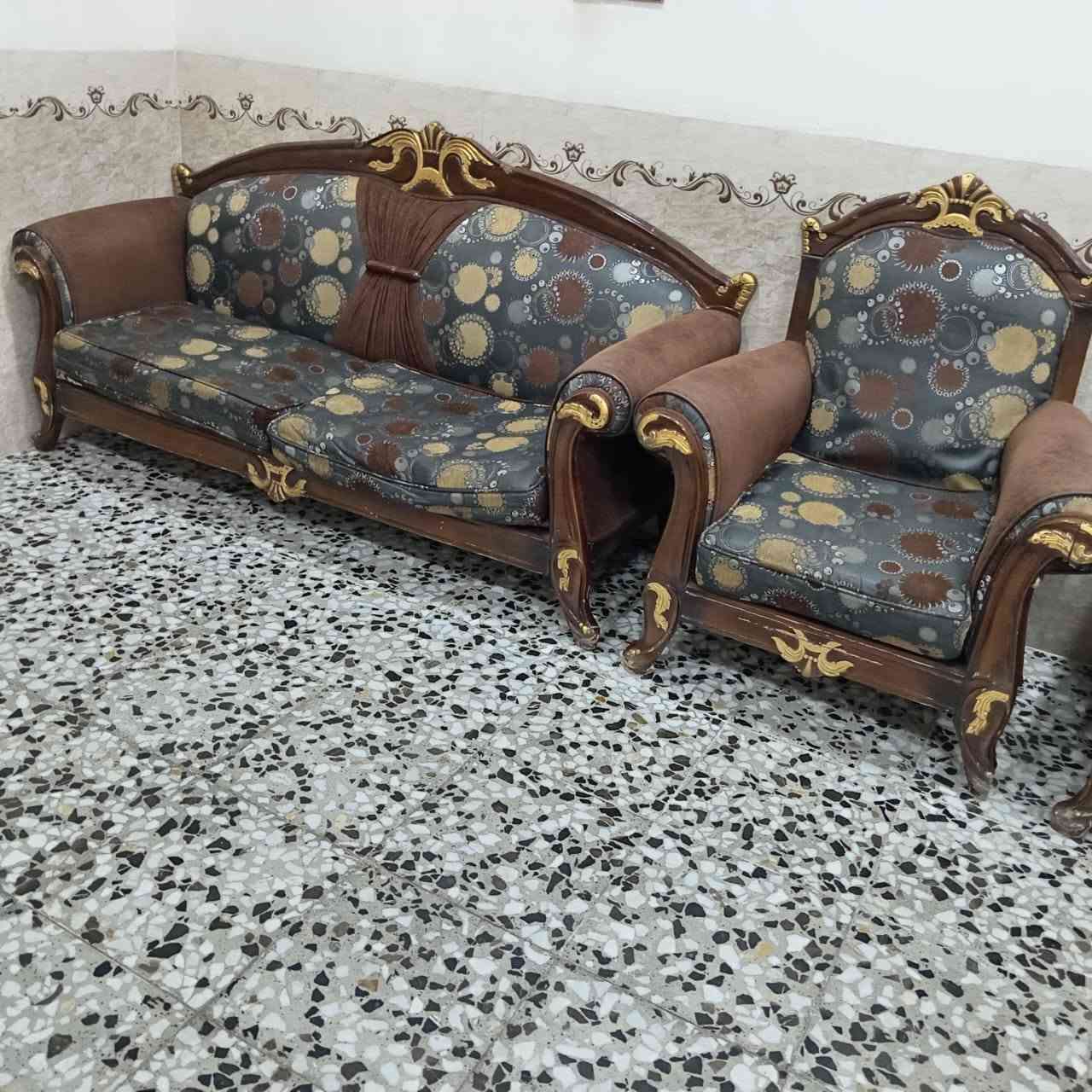 السلام عليكم تخم للبيع 10 مقعد سعره 150 مكاني حله نادر الثالثة قرب معمل الغاز ***********/***********
