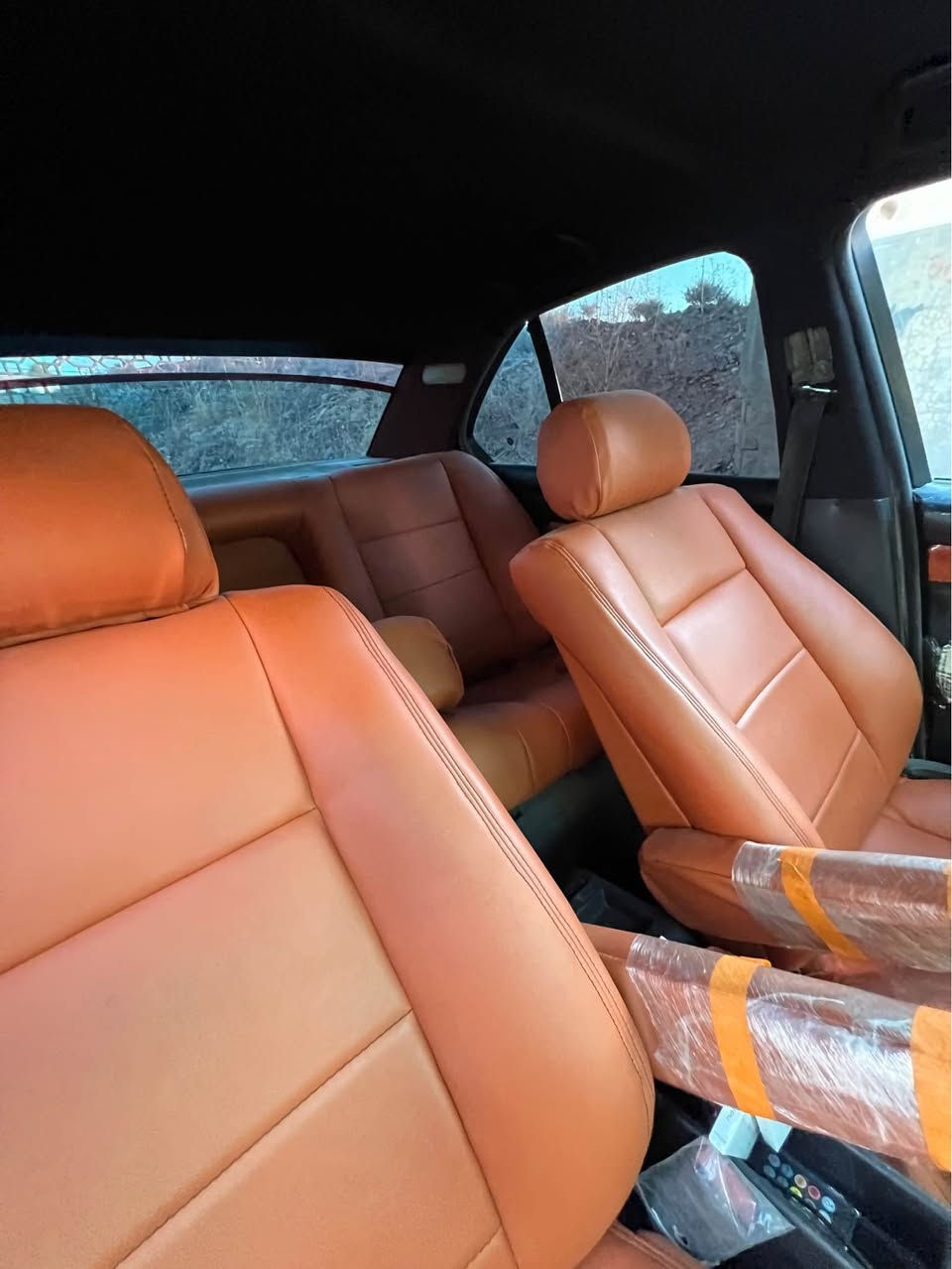 Bmw مۆدێل 1993
ئارمی پلاستیک هەولێر
سعری ٤١ معامەلە 
مەکینە 525 تۆماتیک بێ دیجیتال
گێرو مەکینە بەشەرت 
تەقەو رقەی نیە 
موسو براوەی نیە 
دەعمو لیدراوی نیە 
مواسەفات:
٤ جام کارەبا 
تەبریت ساردو گەرم
پێش گەورە 
لایت ئەلقە 
کامل پشتو پیشو ویل هەمو گیانی M
تایەکانیشی نوێن 
ناوغورفەی نوێ سفر سفر تازە گۆراوە 
*********** كويسينجاك, أربيل
