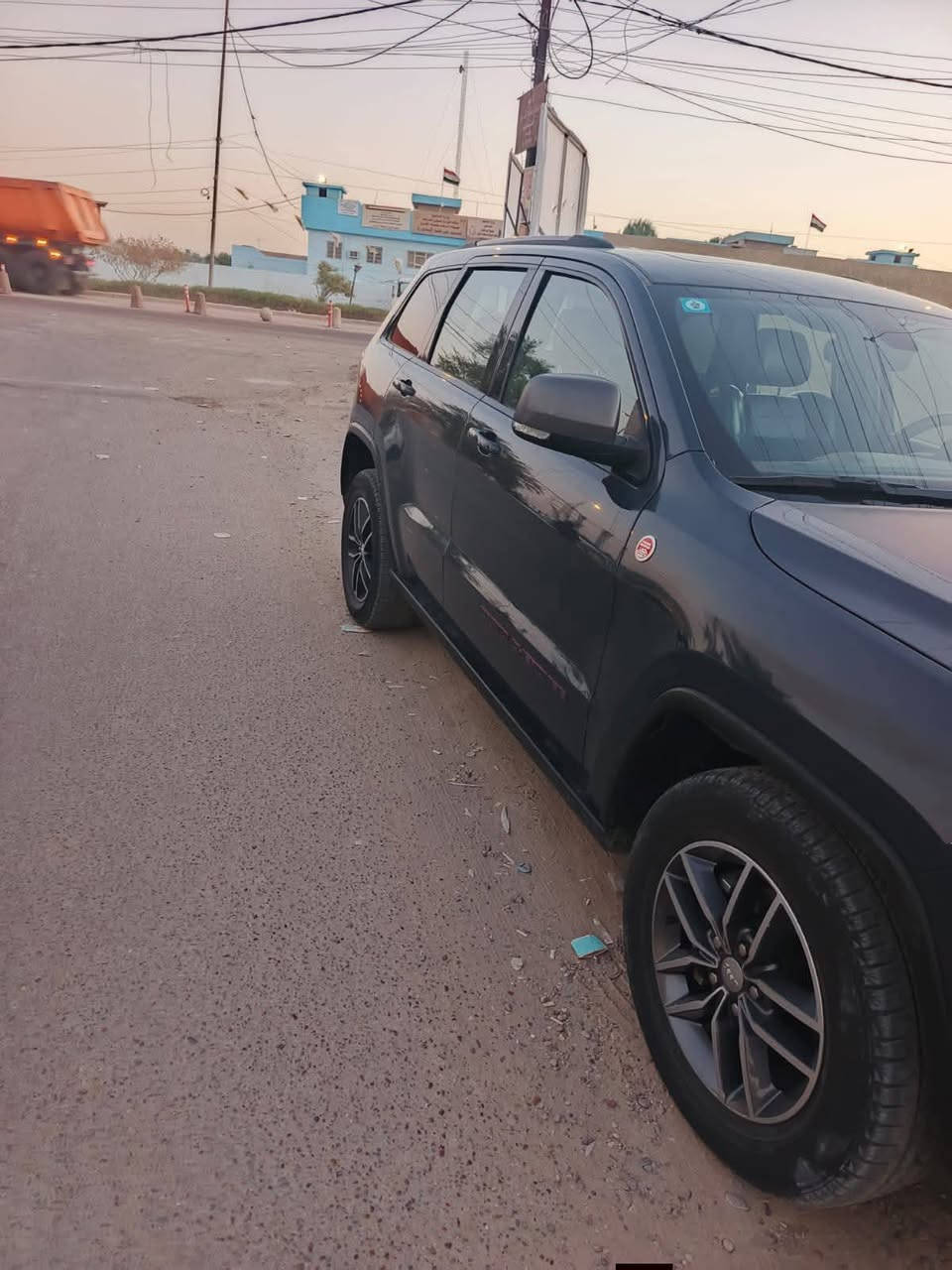 جيب تريل هوك 2018  فول مواصفات جكات توقف ذاتي  نقط عمياء حساسات سلايت  وضعيات قياده فول احدثها قطعتين من امريكا وصار بيها هنا 3 قطع رش بدون دواخل وبدون أير باك  ماشيه 88كم  بسعر 22$ للاستثمار ***********
