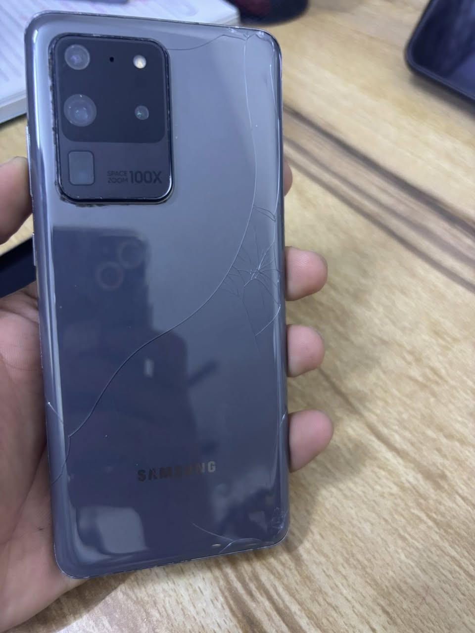 سلام عليكم سامسونك اس 20 الترا ذاكره 256 جهاز يخبل بس شاشه بيه فطر بل كلاس كلش صغير ما مبين مثل  ما موضح بصوره وفطوره ما ماثره صغيره بل ضهر مراوس ببلي فور سلم نضيف  مكاني بغداد مدينه


**إذا كنت صاحب هذا الإعلان وتريد حذفه لأي سبب، رجاءا أرسل رسالة إلى الدعم الفني**