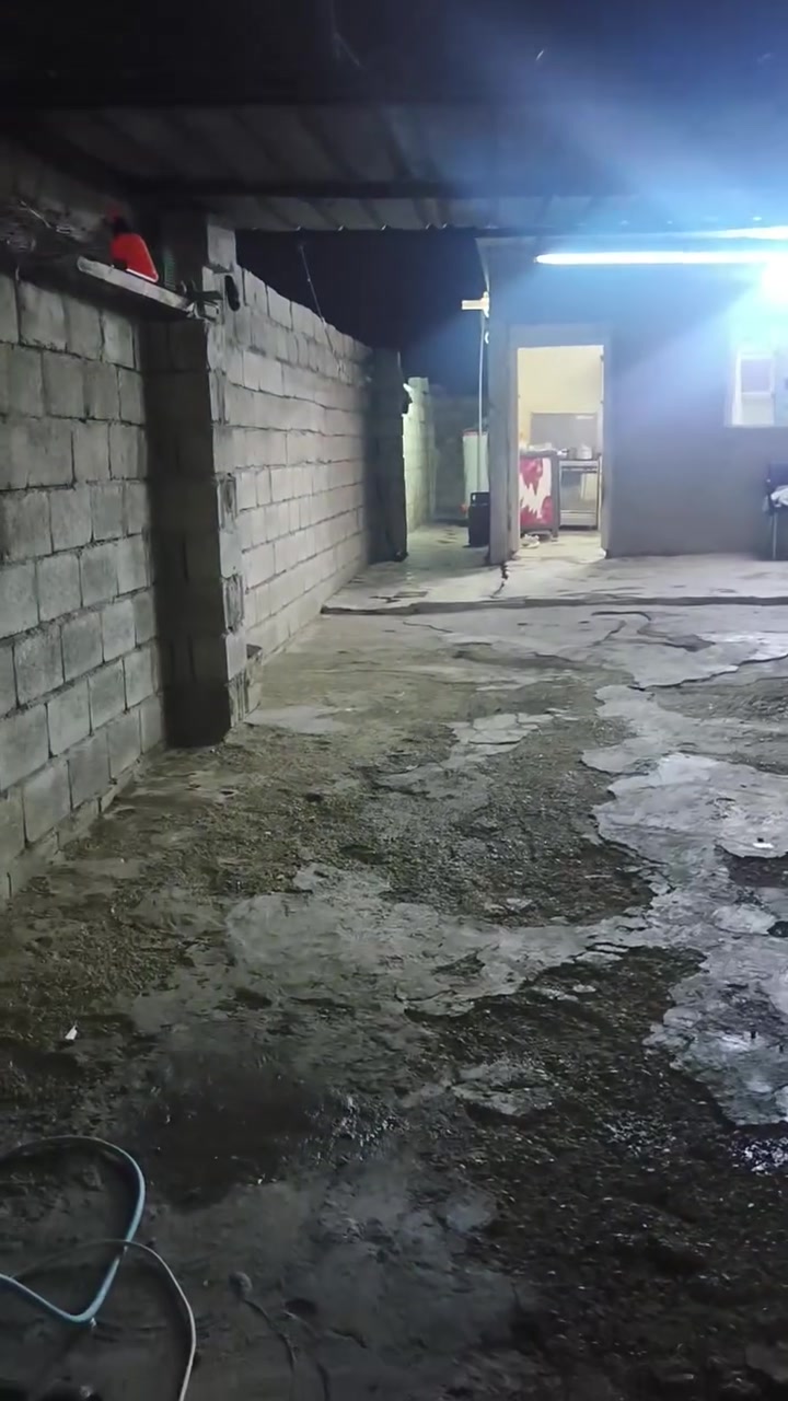 سلام عليكم بيت للبيع مقابيل جسر الرشيد رقم مساحة 250 متر سعر 25 مليون وبي مجال حديقه كراج غرفة نوم استقبال ربعه الي يريد يتصل ***********
