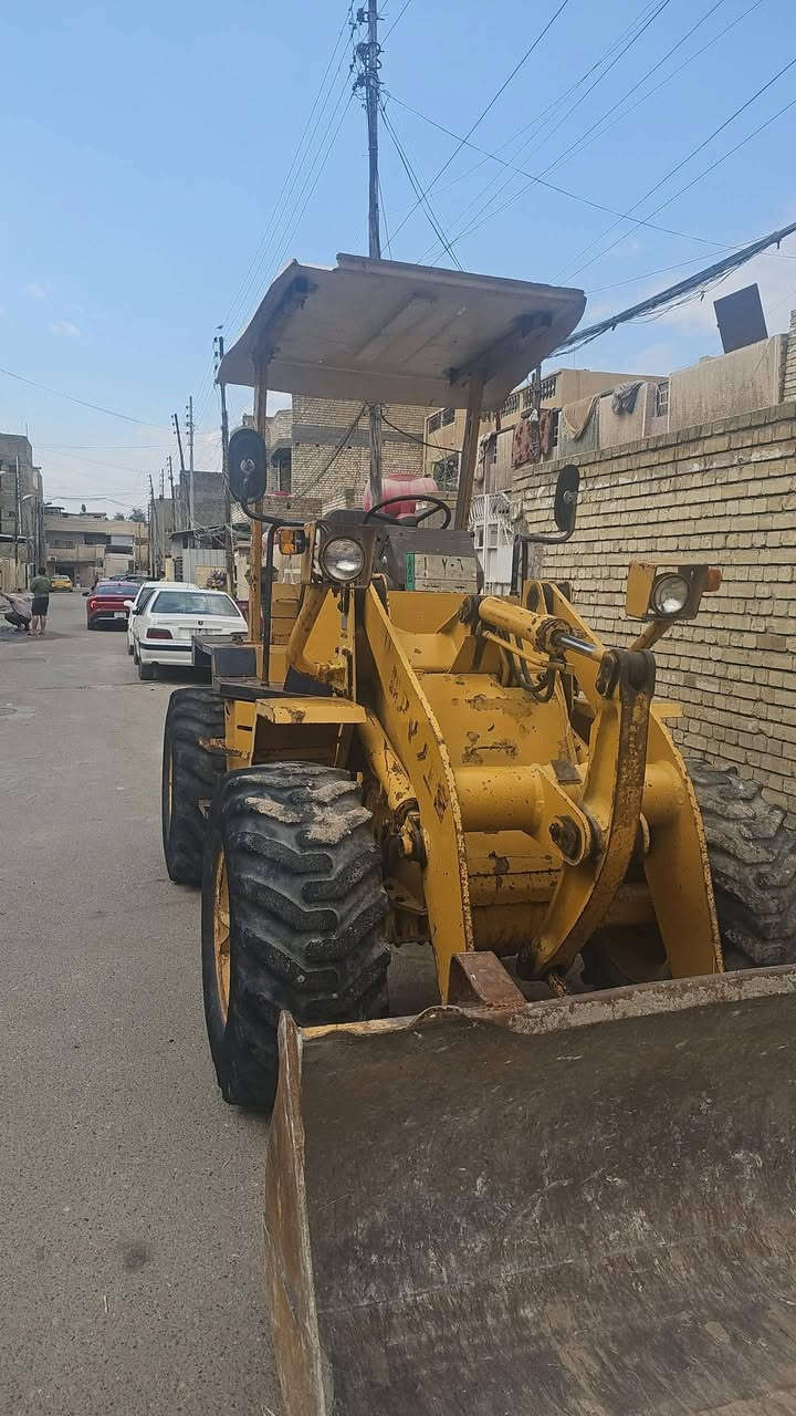 السلام عليكم شفل كوماتسو للبيع موديل ١٩٩٨ كير اكسنات شواصي مضخات مكفولات محرك شادة هسة جديد للستفسار على هاذ الرقم ***********
