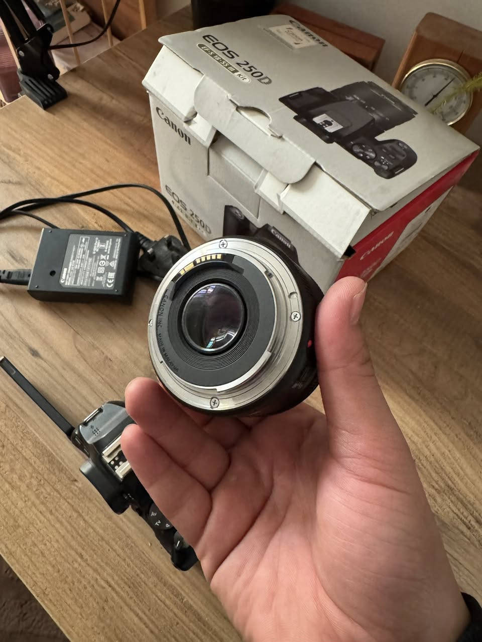 كامره كانون 250D وية الكت مالتها وياهم عدسه 50 ملم فتحه 1/8
الكامره شترها قليل كلش لان ممصورين بيها اصلاً 
السعر 450 الف
مكاني بغداد
(الحريه_غزاليه_جوادين)

***********

