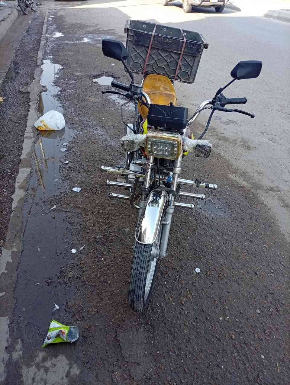 دراجه سيفان لل..بيع موديل ٢٠٢٠ نضيفه كا موضح في الفديو بدون اوراق مكان رمادي تأميم شارع المشاتل 
***********
