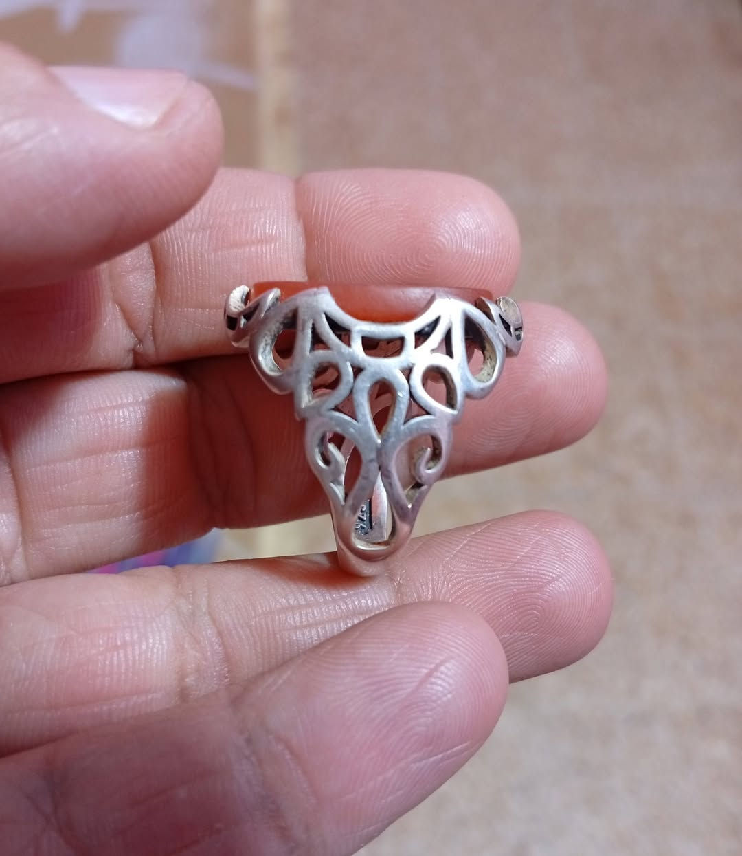 اللبيع من نوادر أنتيك عقيق يماني احمر  مرصود رصد قديم جدن ذمة فضة 925سعر100وبي مجال الطيبن رقم تواصل***********
