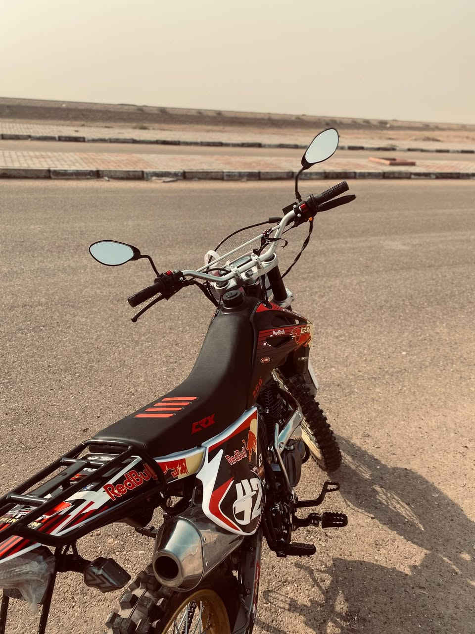 سلام عليكم قفاز موديل ٢٥ محرك 250c  سعر مليون او ٦٠٠ 
تواصل واتساب

*********** 
***********
