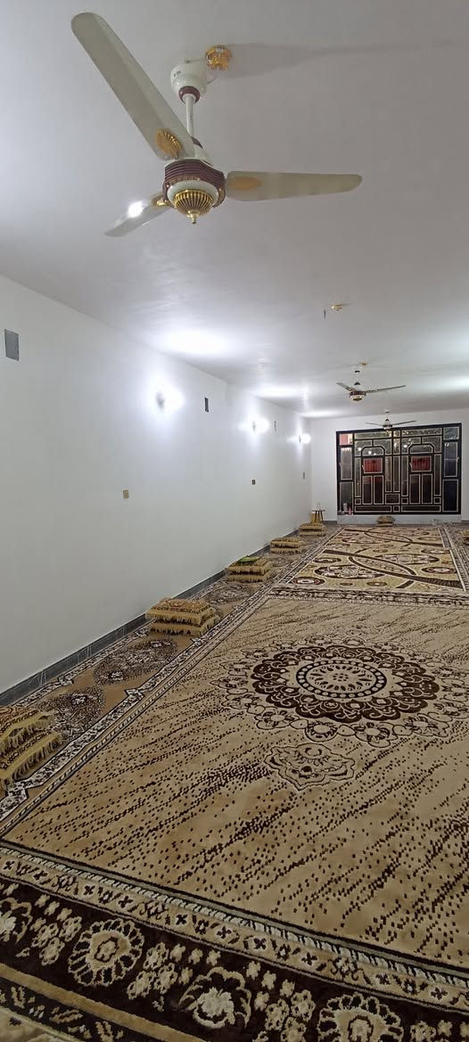 بيت للبيع في الفلوجه قرب شارع 60 كشخه بخمسه 
مساحه 410
نوع العقار طابو صرف 

شارع 12 
يحتوي على 
صاله 8*9
ثلاث غرف نوم 5*5
مطابخ حار وبارد 
صحيات داخليه 
ديوانيه  15*5 
طابق ثاني متكون غرفتين وصاله هيكل بدون سقف
السعر 170وبي مجال 
***********
