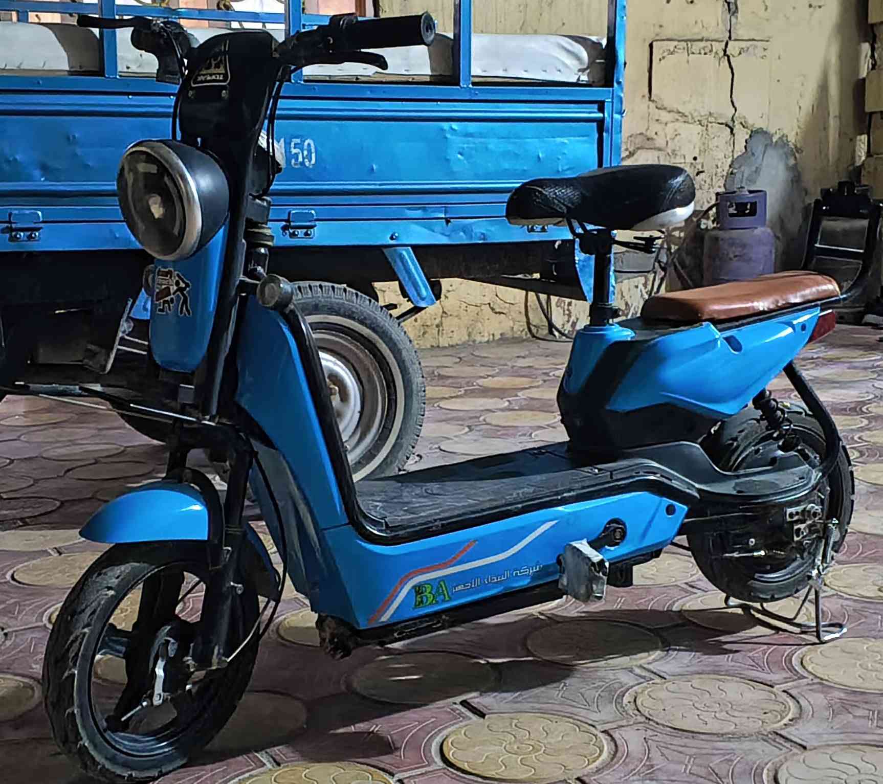 السلام عليكم دراجة شحن للبيع نضيفه كلش الدراجة بطاريات زينات السعر 180 وبيهه مجال الدراجة جاهزه انكر اسويج واطلع مكانية كوفة ناحية العباسية قرب عمارة ابو حامد متواجد خاص وهذا رقم تلفوني لليحب يتصل ***********
