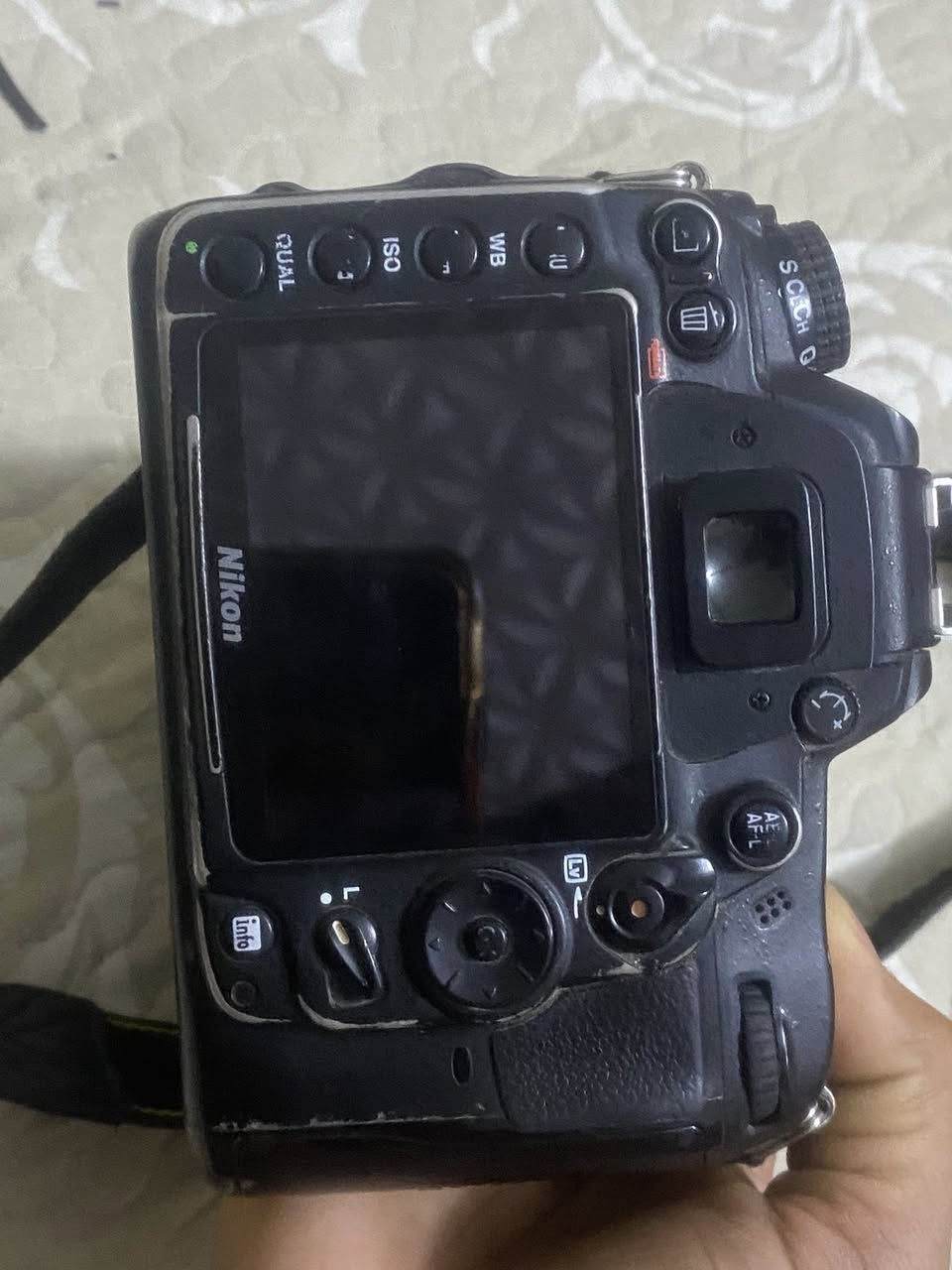 نيكول D7000كامره نضيف  وكآمل الملحقات  بيع ومراوس ترهم  حسب القناعه ***********
