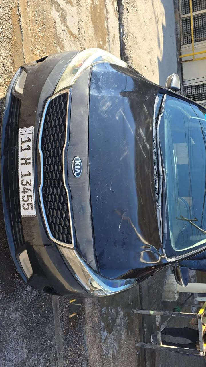 سلام عليكم   فورتي 2017 كفاله عامه رقم بغداد انكليزي باسمي ضربه بنيد ودعاميه مصلحات نفسهن ومصبوغه فقط الباقي كله كفاله واليريد. السونار موجود. السياره فول مواصفات ex
(بصمه+تحكم ستيرن +شاشه جبيره+فتحه سقف بونراما+مري جانبيه ترحيب +لدات تحت اليدات مال بيبان)
تخم تايرات جدد السياره كامله مكمله تشغل وتطلع للبصره 
سعرها 115 بيها مجال حك جيتك 
 مكاني بغداد الاعظميه للتواصل *********** بغداد, العراق
