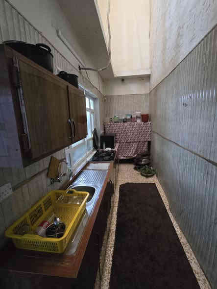 للبيع بيت 200م طابقين واجهة 10م العمق 20 الموصل أيسر حي عدن سند ملك صرف طابو الزهور سكني اتجاه شروق تام موقع ممتاز 
تبليط جديد خدمات كامله 
يتكون الدار من كراج ومطبخ حار ومطبخ بارد واستقبال وهول وصحيات وغرفتين نوم  الطابق الثاني 3 غرف نوم وهول وصحيات وسطح ناصي سطح عالي بناء مرتب البيت الافرع الي بعد صيدلية الإخاء بحي عدن مكان مرتب 
السعر 180 مليون 
مكتب بركة الضياء للعقارات 
***********
***********
الموصل أيسر
