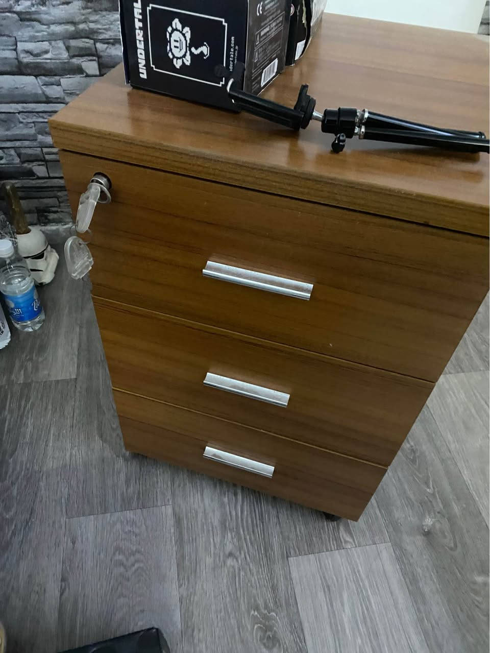 ميز مكتب خشب الوجه لون الصاج فية مجرات عدد٣ متحركة نظافة ٩٥٪؜ 
للتواصل *********** واتساب بغداد بغداد, العراق
