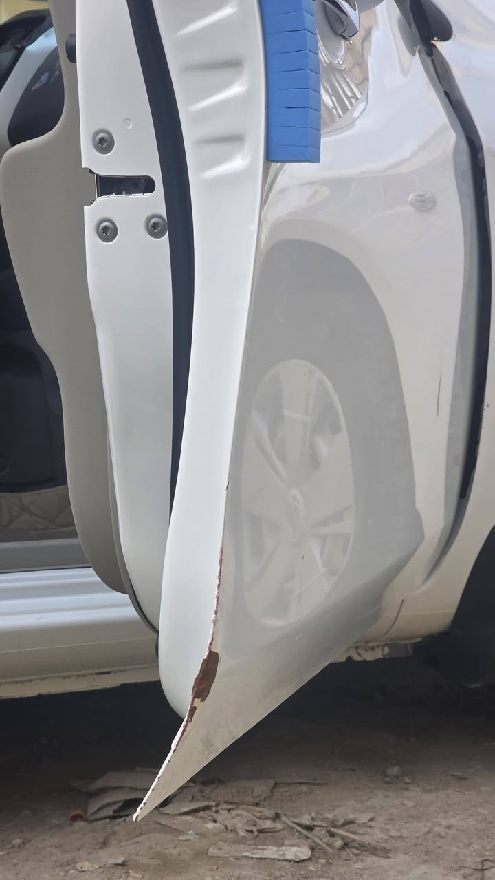 نيسان صني هندي علامة الزركة 
موديل ٢٠٢٣ معوقين ذي قار 
 بيها ضربة بقبق الصندوق 
مواصفاتها معروفة 
شاشه كامره خلفيه حساسات كامرة حوادث ( داش كام ) 
الارضيه جلد 
تايرات جدد باتري جديد 
ماشية بحدود ٨٥ الف
السيارة جاهزة 
السعر ١٠٦ وبيها مجال للشراي
الخاص مفتوح  للاتصال ***********
صورة الفحص موجوده ويه الصور 
مكان السياره الرفاعي ذي قار
