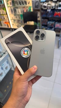 آيفون ١٦ برو ماكس • ٢٥٦ • بطارية ٩٢
